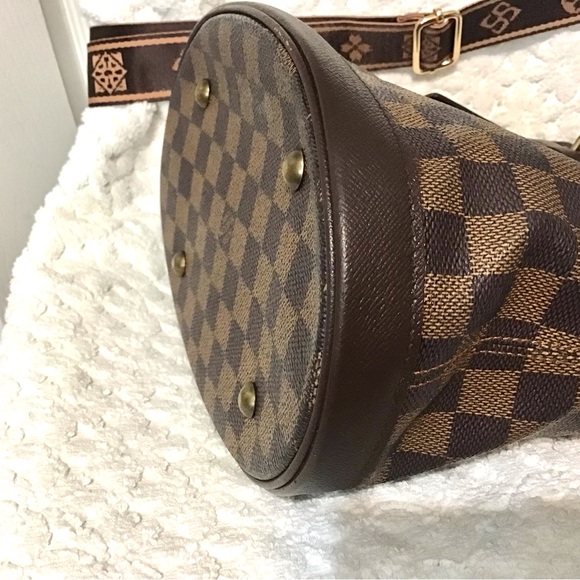 Louis Vuitton Damier Marais Bucket Shoulder Bag - Picture 10 of 16